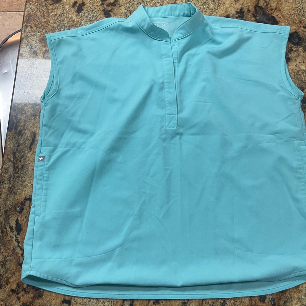Figs aqua top